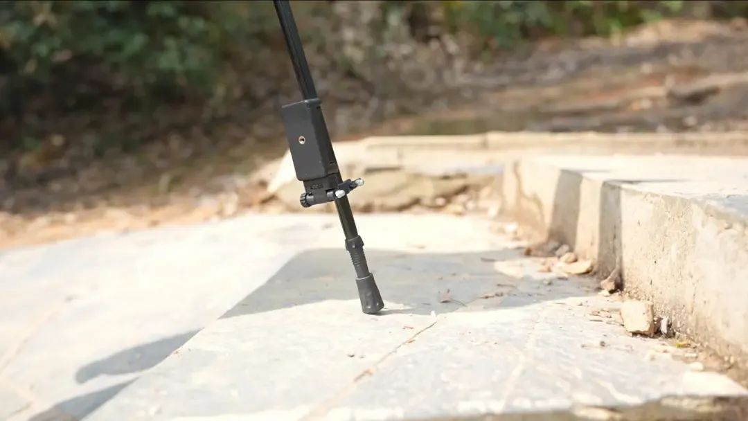 长拓智能 LED 智能登山杖 3